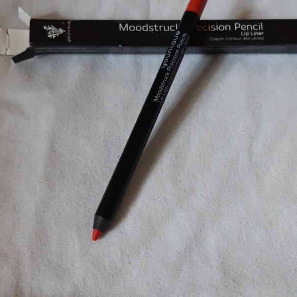 Moodstruck Percison Pencil Lip liner. - Picture 2 of 3